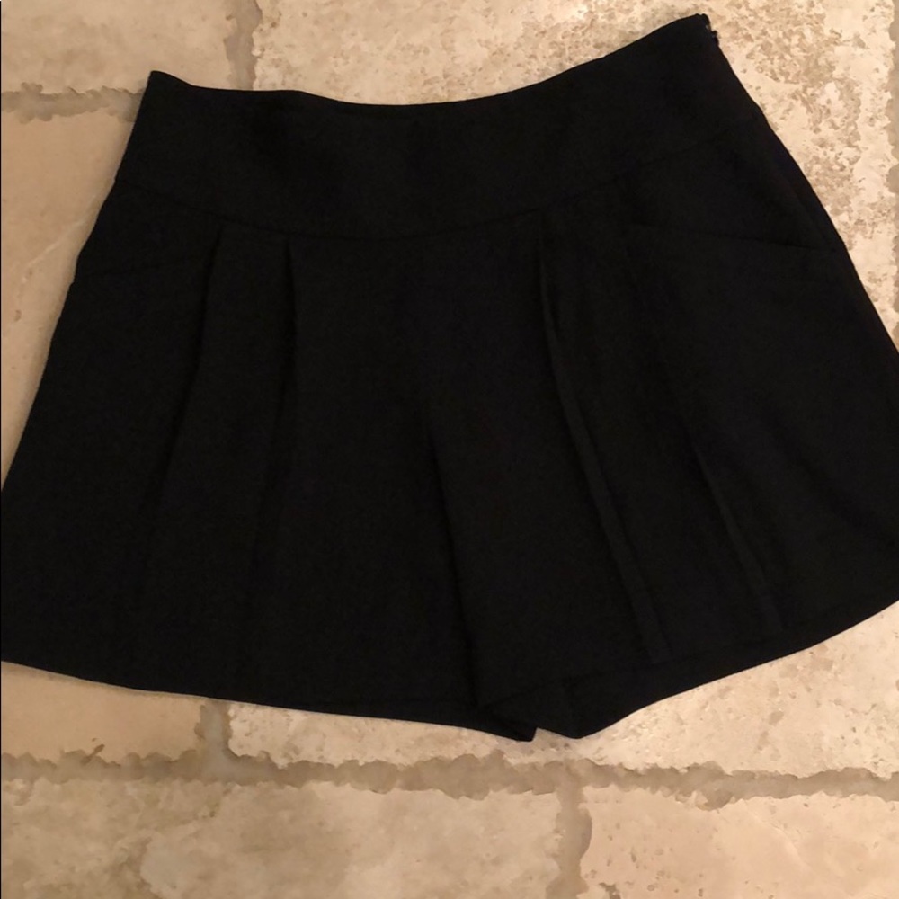 Loft pleated front shorts size 0